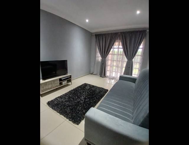 2 BEDROOM SIMPLEX FOR SALE IN LINCOLN MEADE